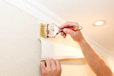 Pose de papier peint à Beaufou — revêtements muraux et toiles de verre
